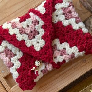V-DAY CROCHET BOOK/KINDLE SLEEVE